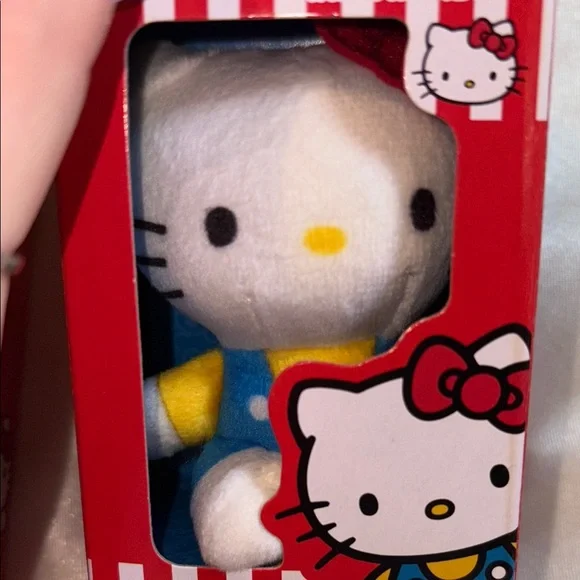 Hello Kitty Micro Teenies Plush Toy Set - Red and Blue - Picture 4 of 4